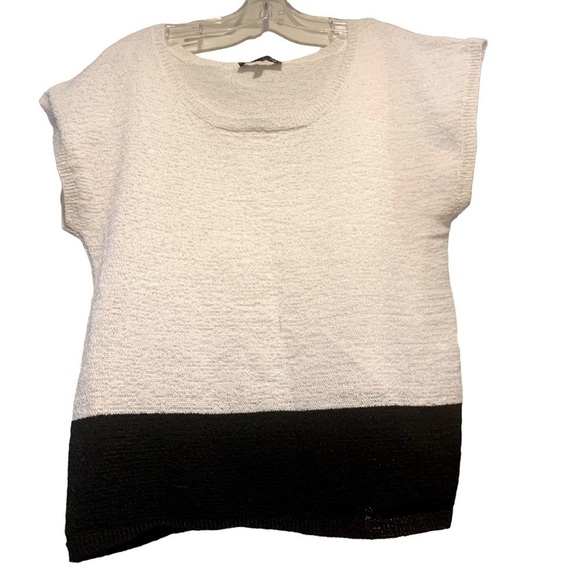 Black and White Short Sleeve Sleeve Knit Sweater - Picture 10 of 15